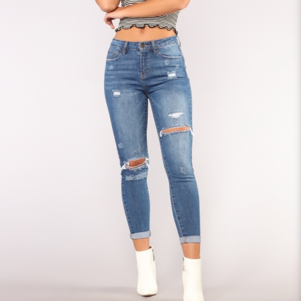 selling this new fashion nova jean